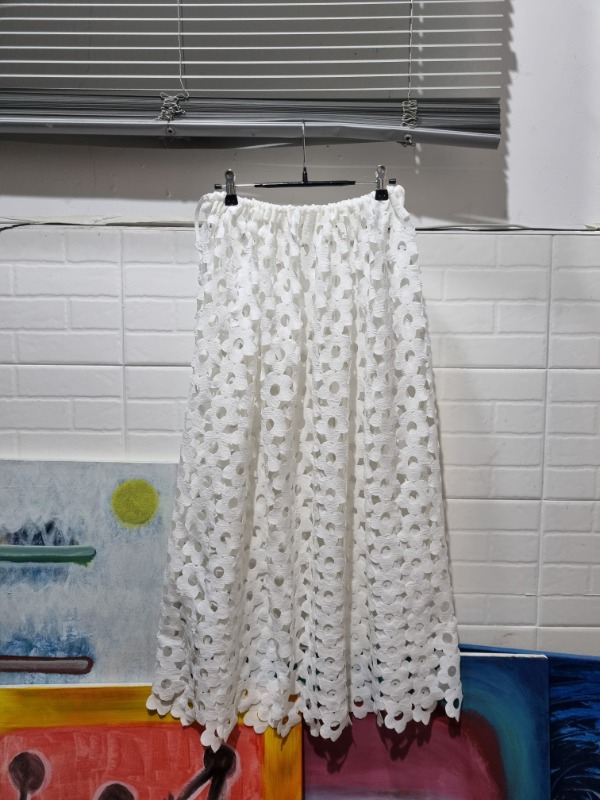 TORI-TO flower cutting layerd skirt