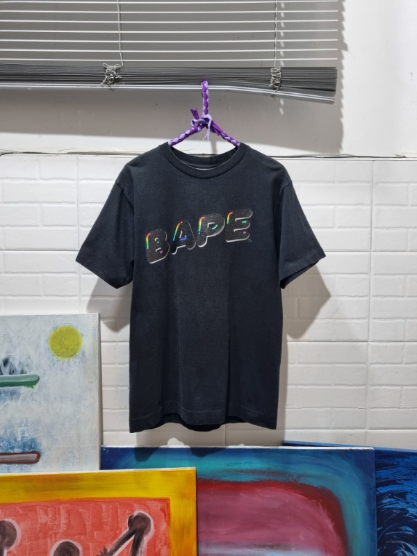 00&#039;s BAPE rainbow logo T-shirt